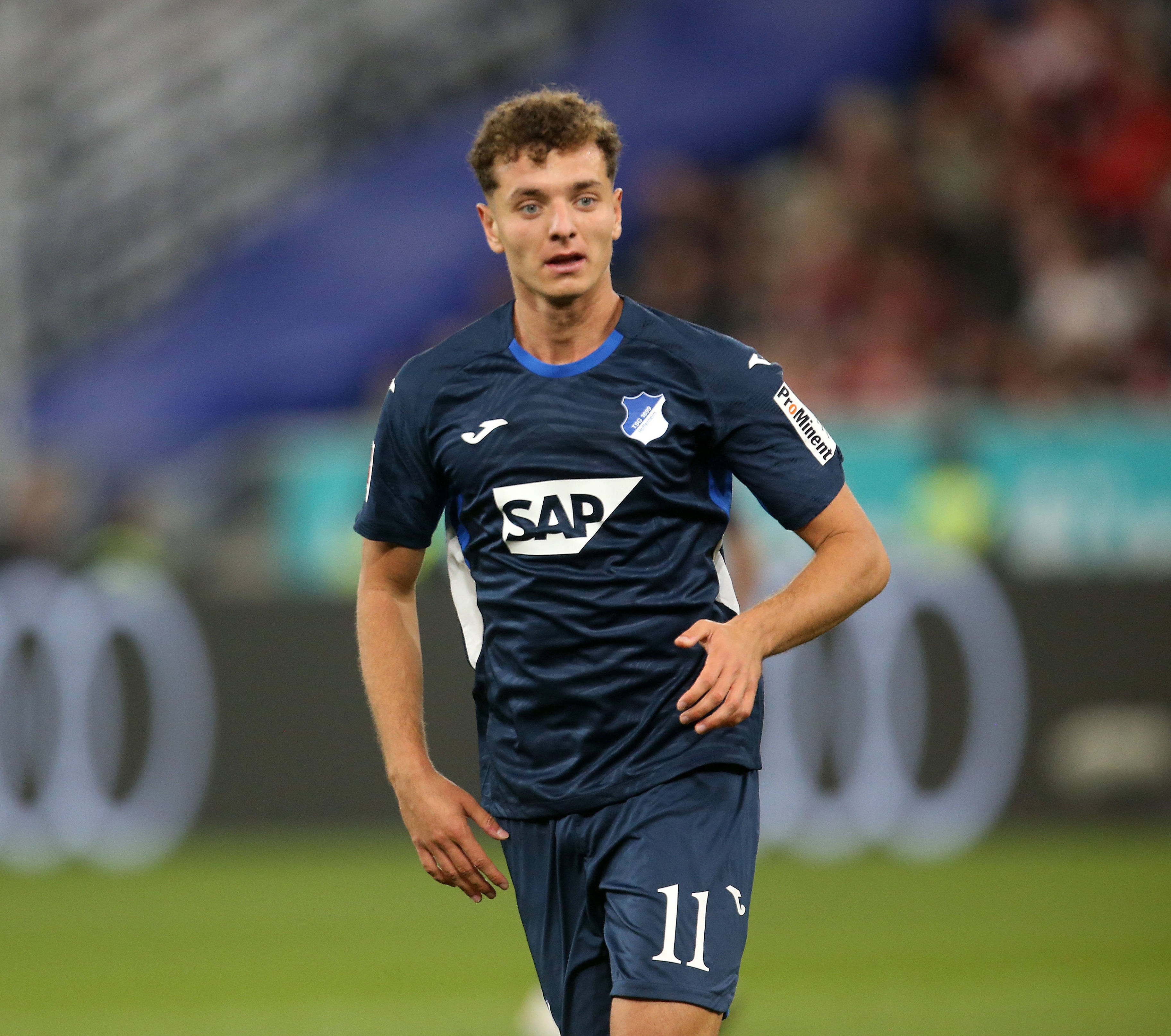 岁前锋阿斯, 万欧 岁前锋阿斯, 万欧